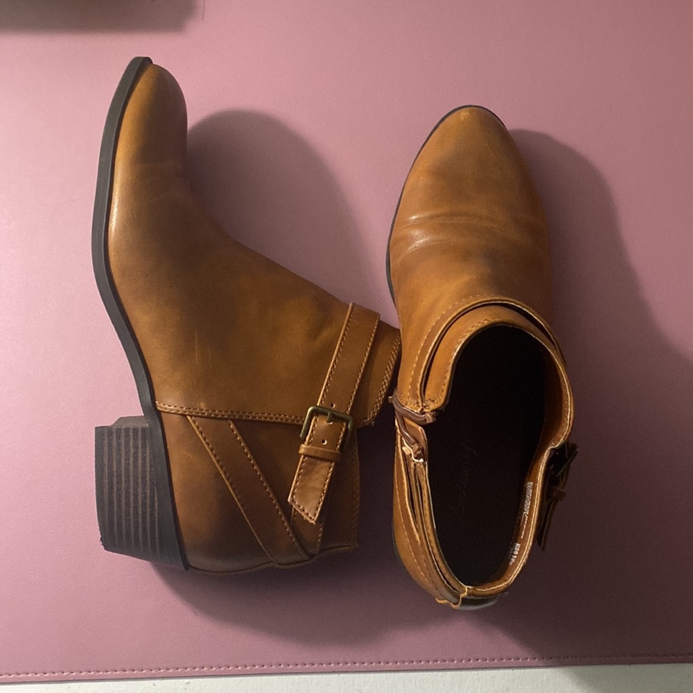 American Eagle Booties Size 8.5